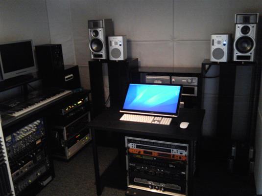 STUDIO Air Room